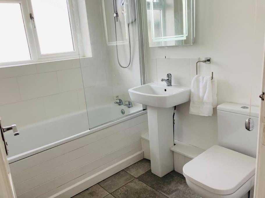 Welcoming Bungalow With Parking And Garden St Agnes  Extérieur photo