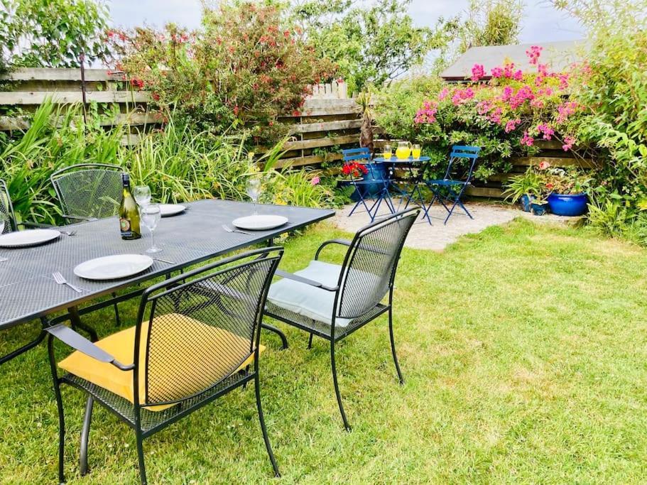 Welcoming Bungalow With Parking And Garden St Agnes  Extérieur photo